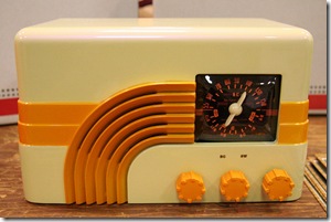 Antique Creamsicle radio